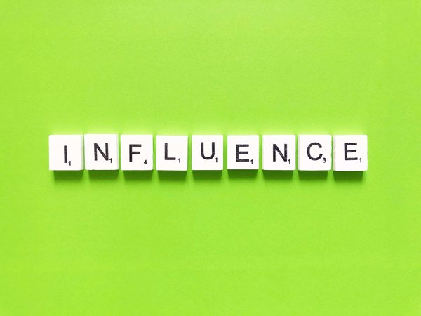 comment utiliser le marketing d'influence pour promouvoir votre entreprise auprès des influenceurs