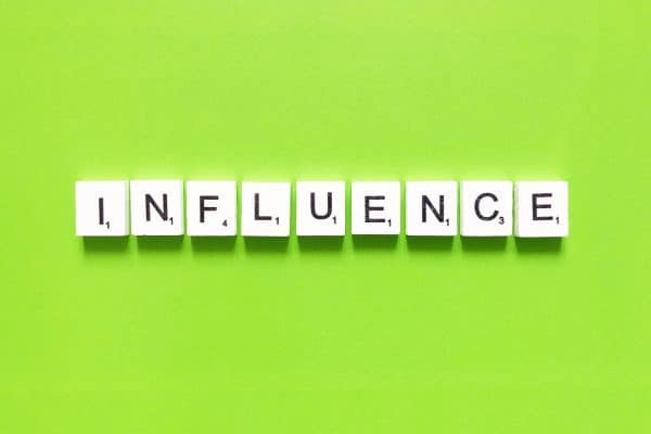comment utiliser le marketing d’influence pour promouvoir votre entreprise auprès des influenceurs